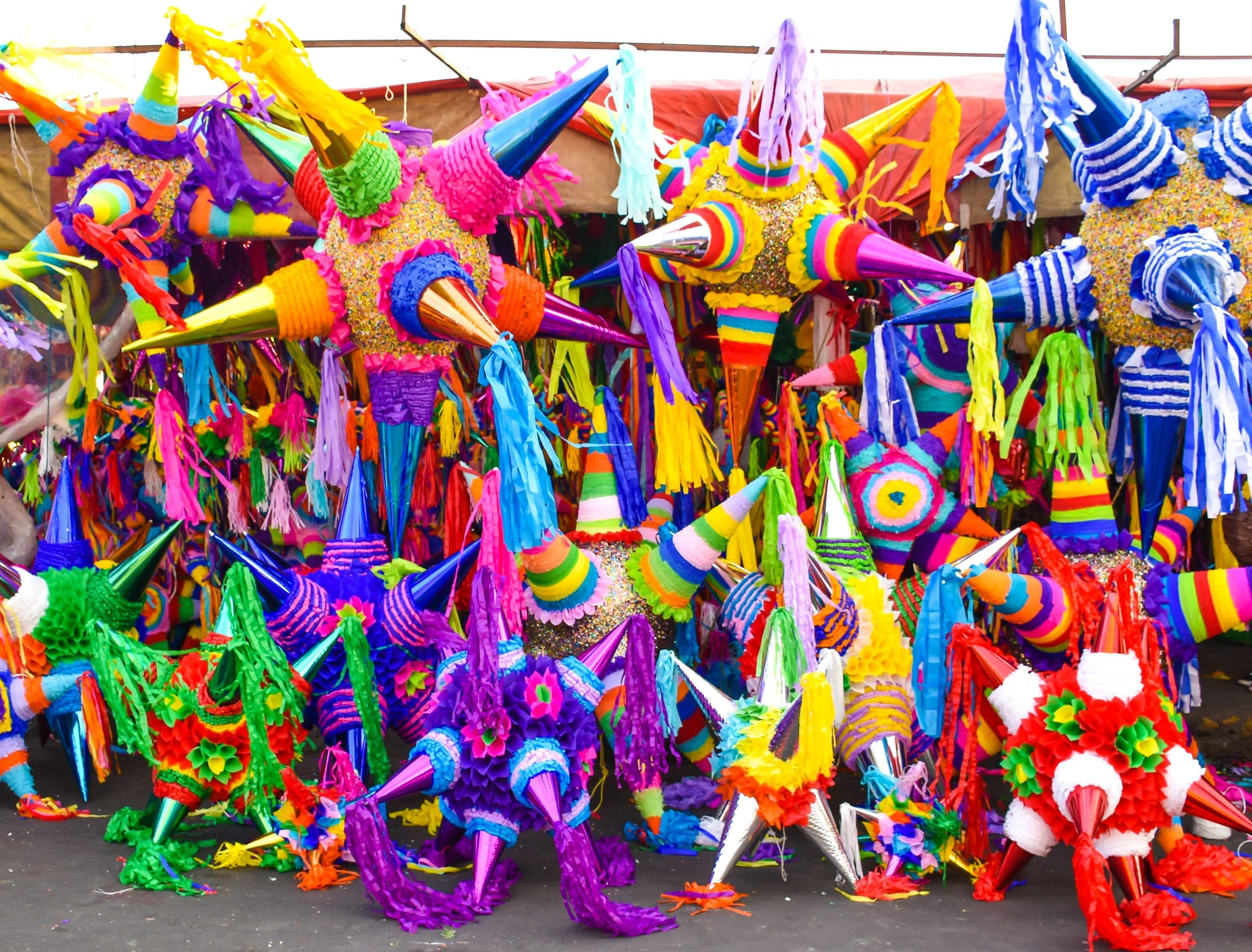 La coloridas piñatas son una tradición en México  - Sputnik Mundo, 1920, 11.12.2021